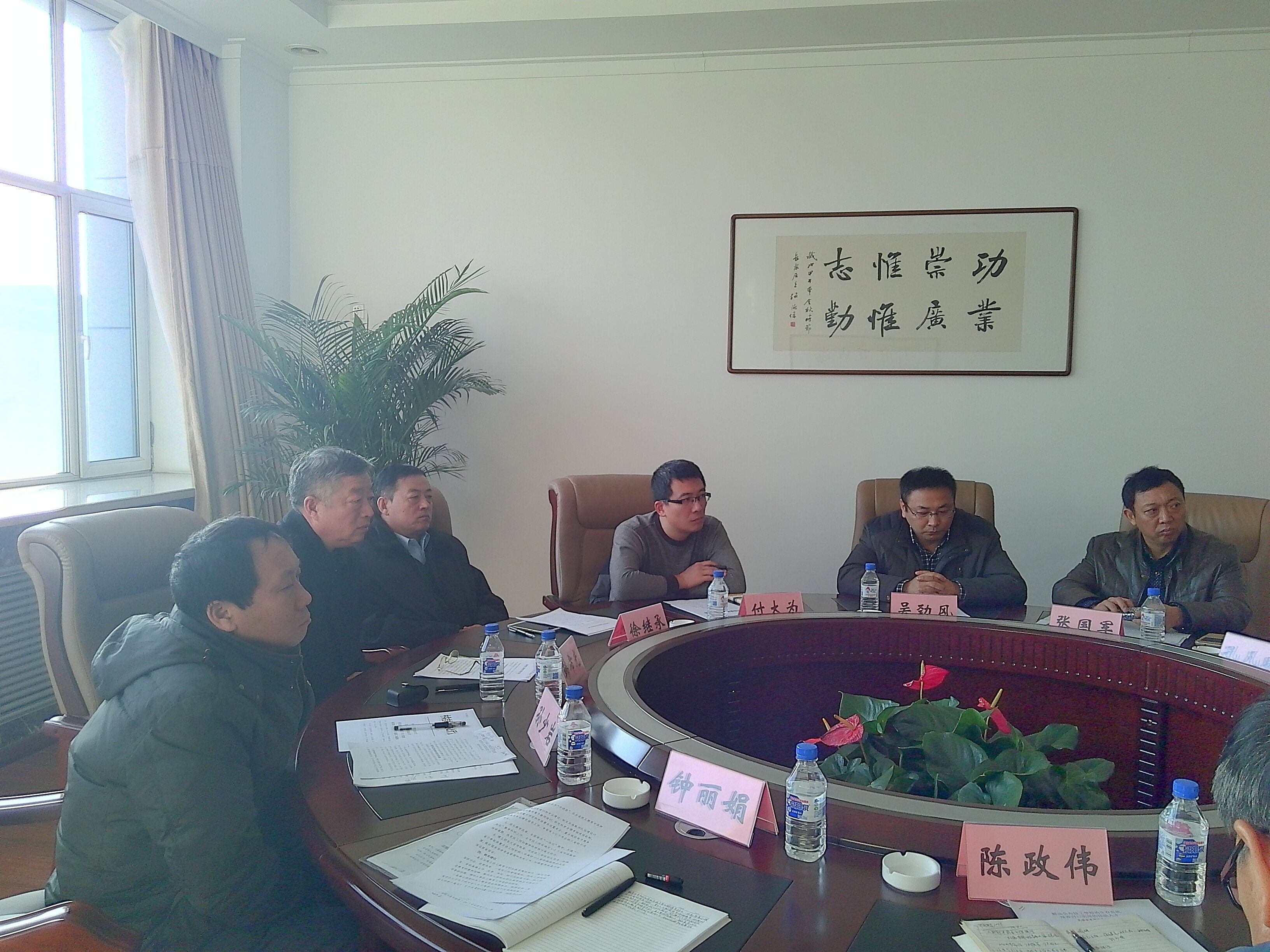 市盟调研组听取市人社局汇报.jpg